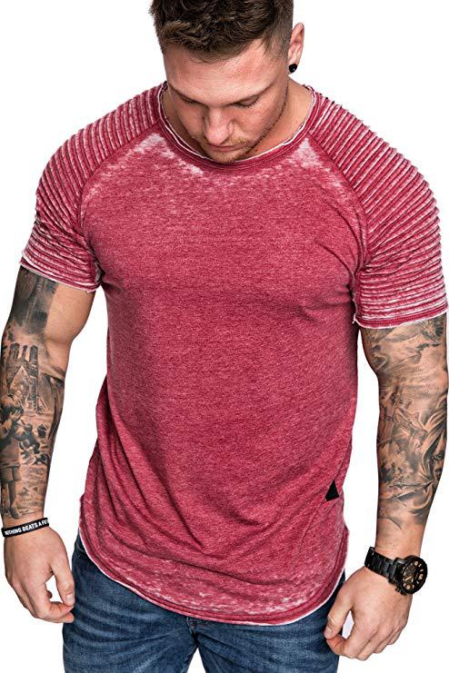T-shirt de sport pour hommes avec un design d'épaule texturé Chic und Stil