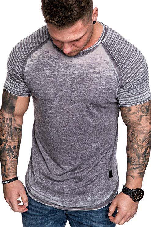 T-shirt de sport pour hommes avec un design d'épaule texturé Chic und Stil