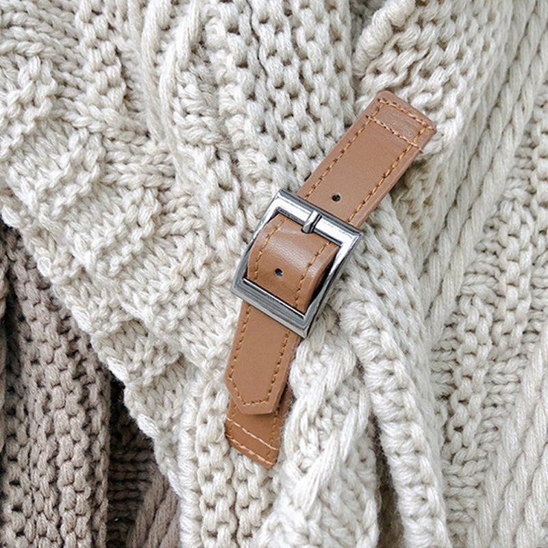 Chic und Stil | Écharpe en tricot triangle avec boucle en cuir