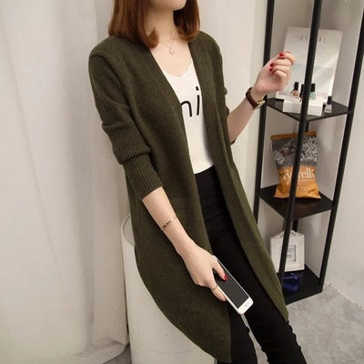 Long knitted cardigan for ladies with a relaxed fit and deep V-neck Chic and Style