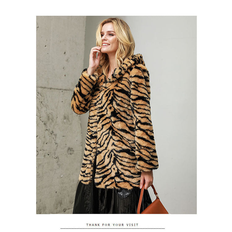 Veste en fausse fourrure pour femmes avec motif à rayures de tigre Chic und Stil