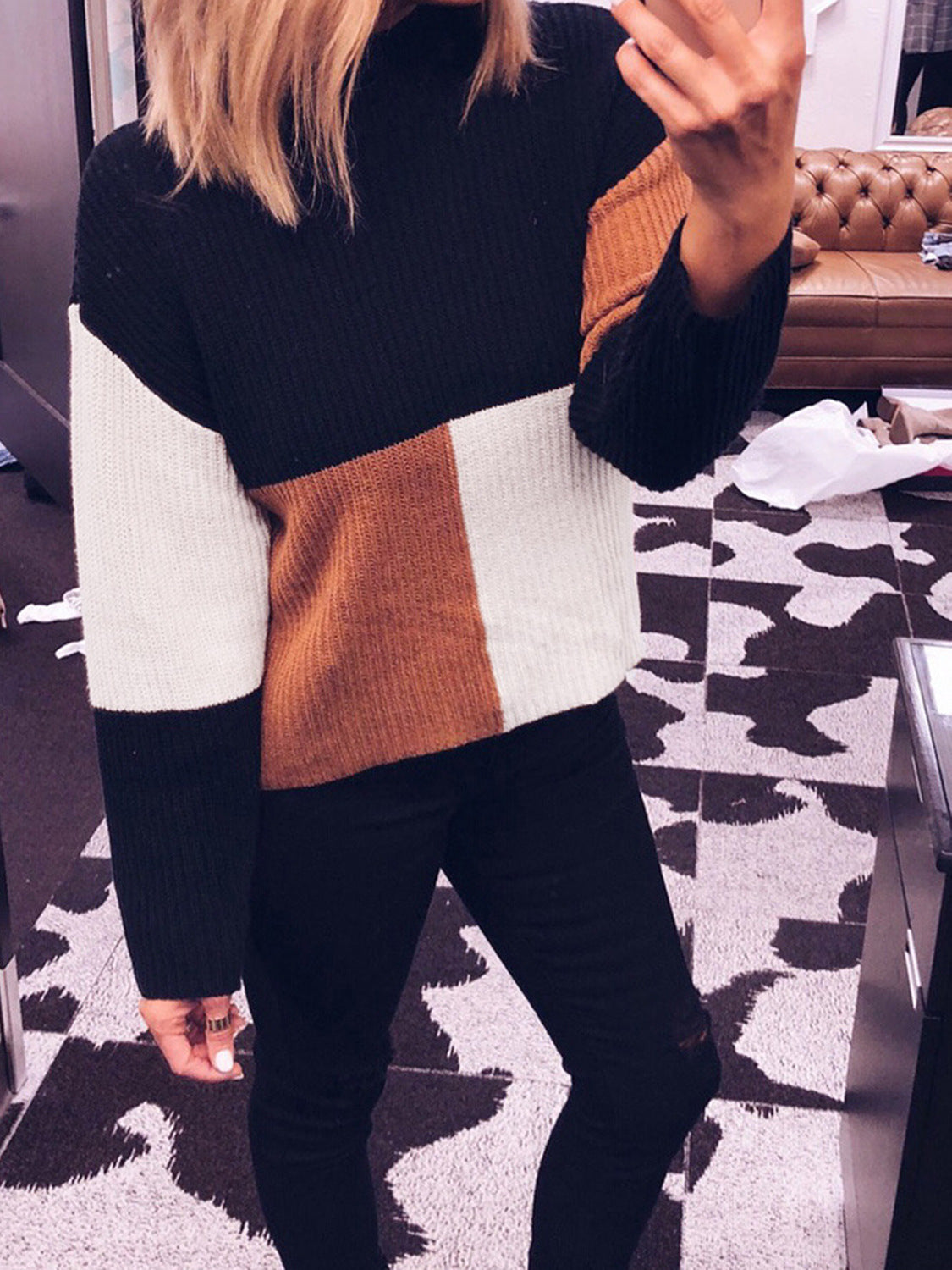 Chic and Style women’s knit sweater with a modern color block design
