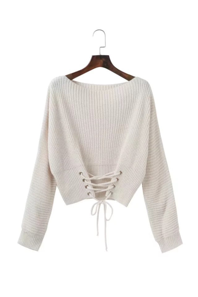 Casual knitted pullover for women with a deep V-neck and a decorative lace Chic und Stil