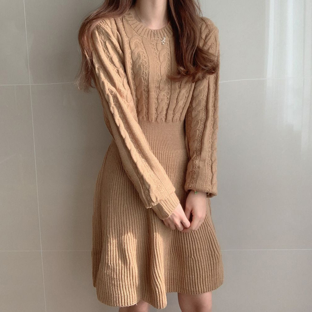 Robe en tricot pour femmes avec motif en relief et coupe cintrée Chic und Stil