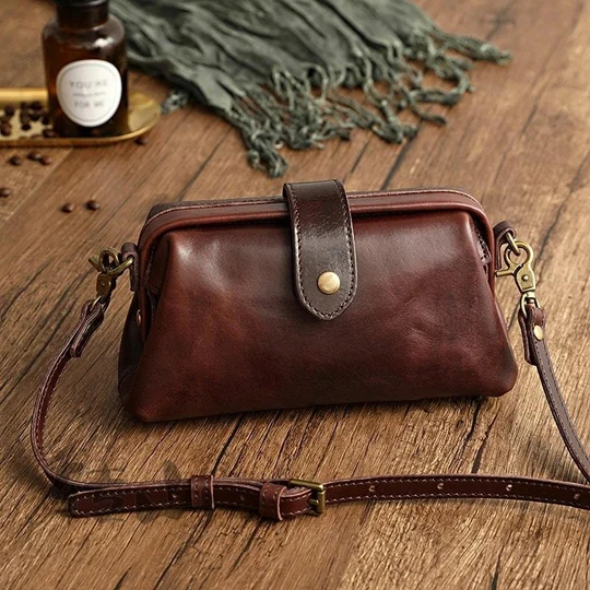 Chic and Style | Handmade retro bag made of genuine leather