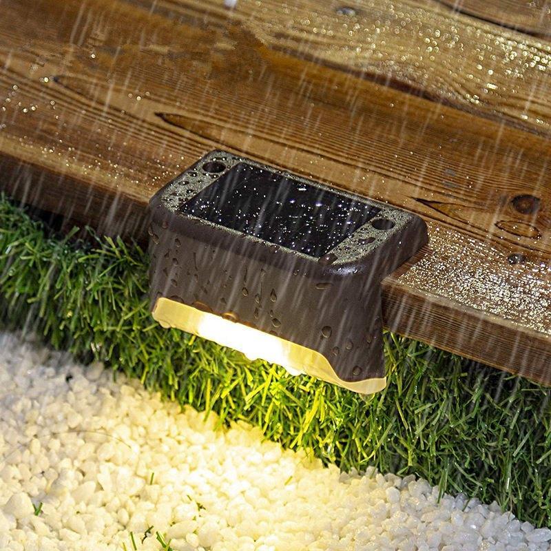 Chic and Style | Waterproof Solar Stair Lights for Outdoor Use (4 Pieces)