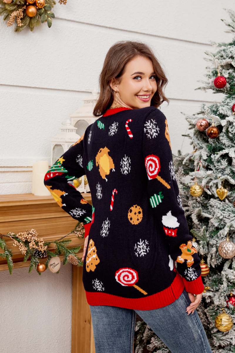 Chic und Stil | Casual round neck pullover with embroidered Christmas tree