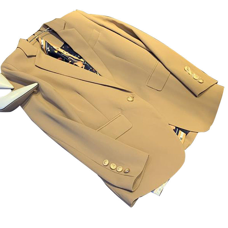Blazer féminin ajusté avec des détails élégants en or Chic und Stil