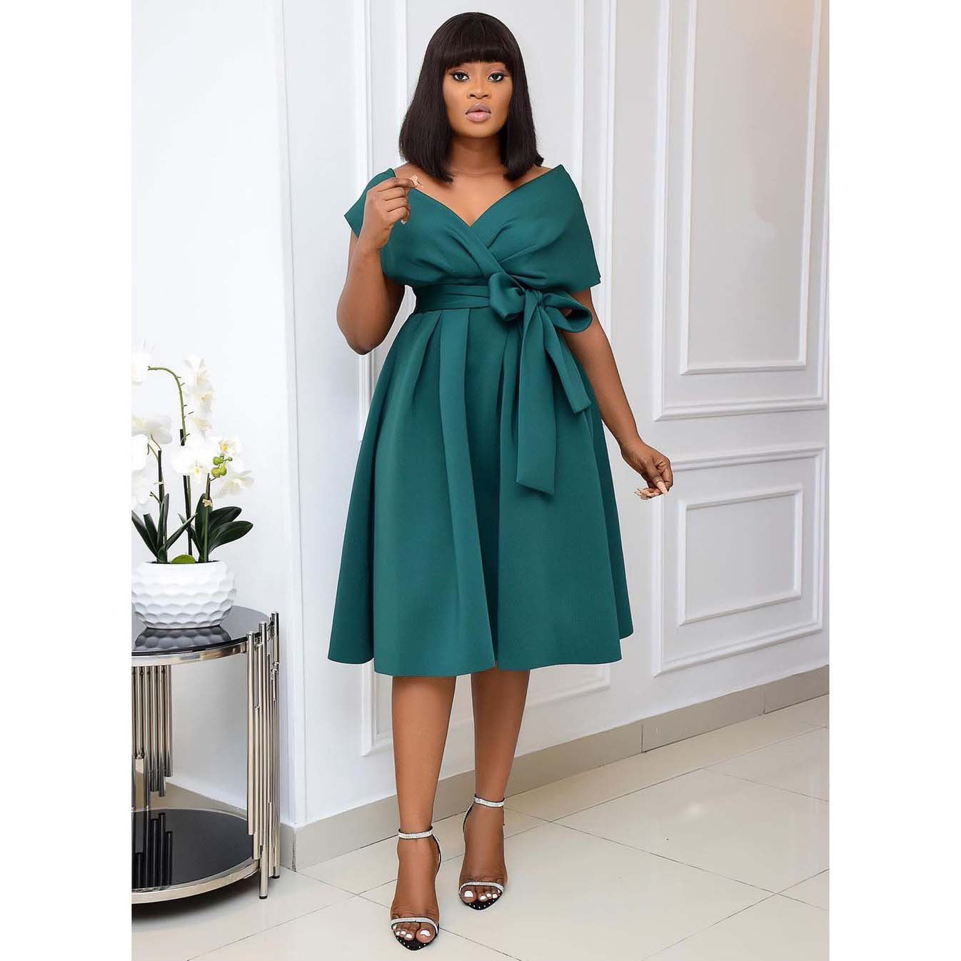 Robe portefeuille pour dames avec une ceinture élégante et une ligne raffinée Chic und Stil