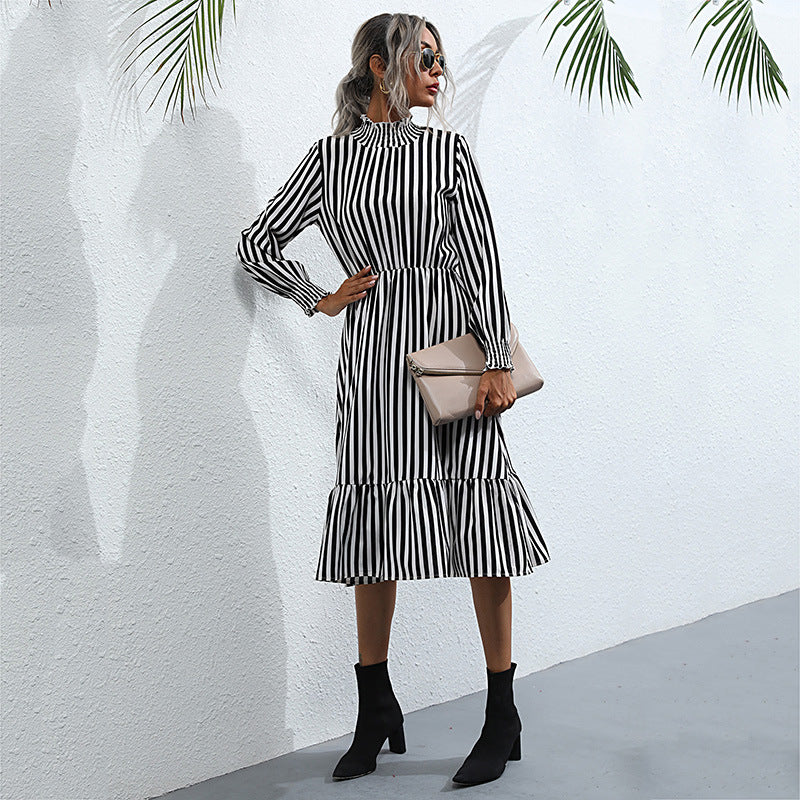 Robe midi à rayures à volant pour femme avec manches longues et col montant Chic und Stil