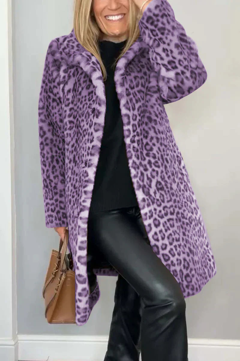 Chic und Stil | Women Winter Coat with Animal Print