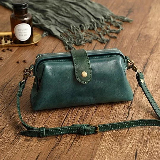Chic and Style | Handmade retro bag made of genuine leather