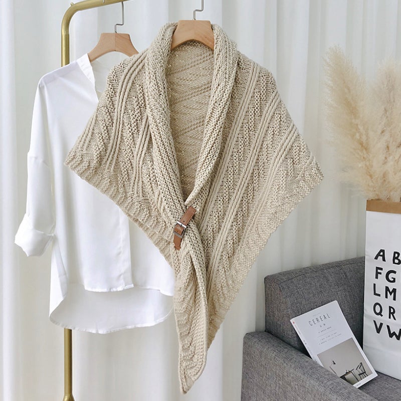 Chic und Stil | Écharpe en tricot triangle avec boucle en cuir