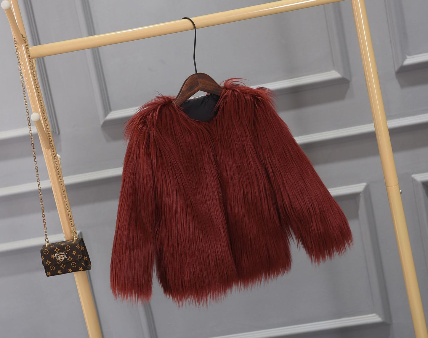 Veste en fausse fourrure féminine à coupe volumineuse Chic und Stil