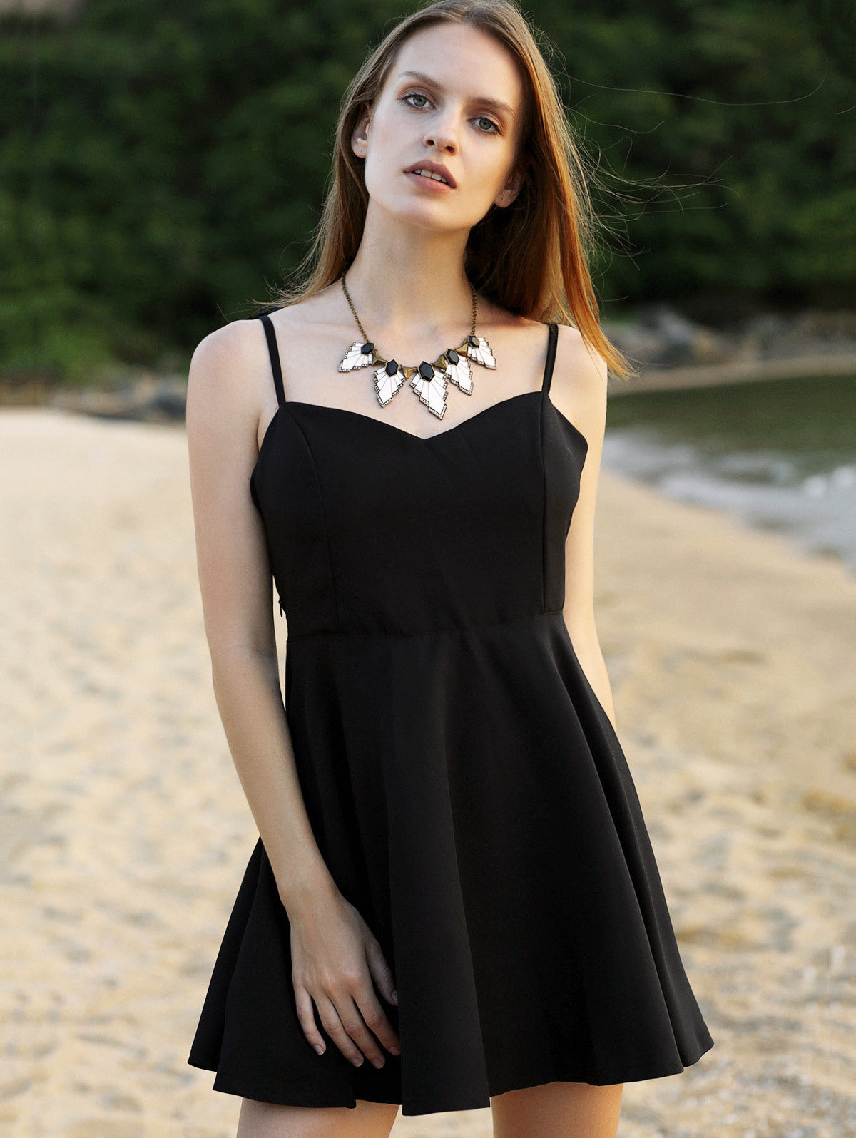 Robe femme avec bretelles spaghetti et coupe en A Chic und Stil