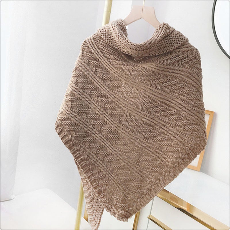 Chic und Stil | Écharpe en tricot triangle avec boucle en cuir