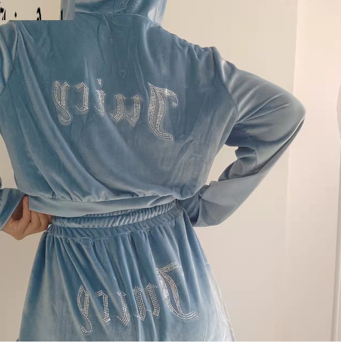 Chic and Stylish | Juicy Sweatshirt and Pants with Diamonds