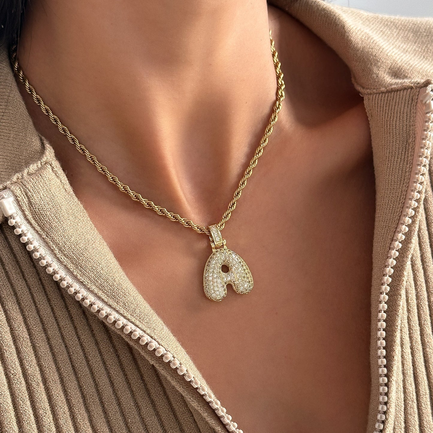 Chic und Stil | Bubble Letter Necklace