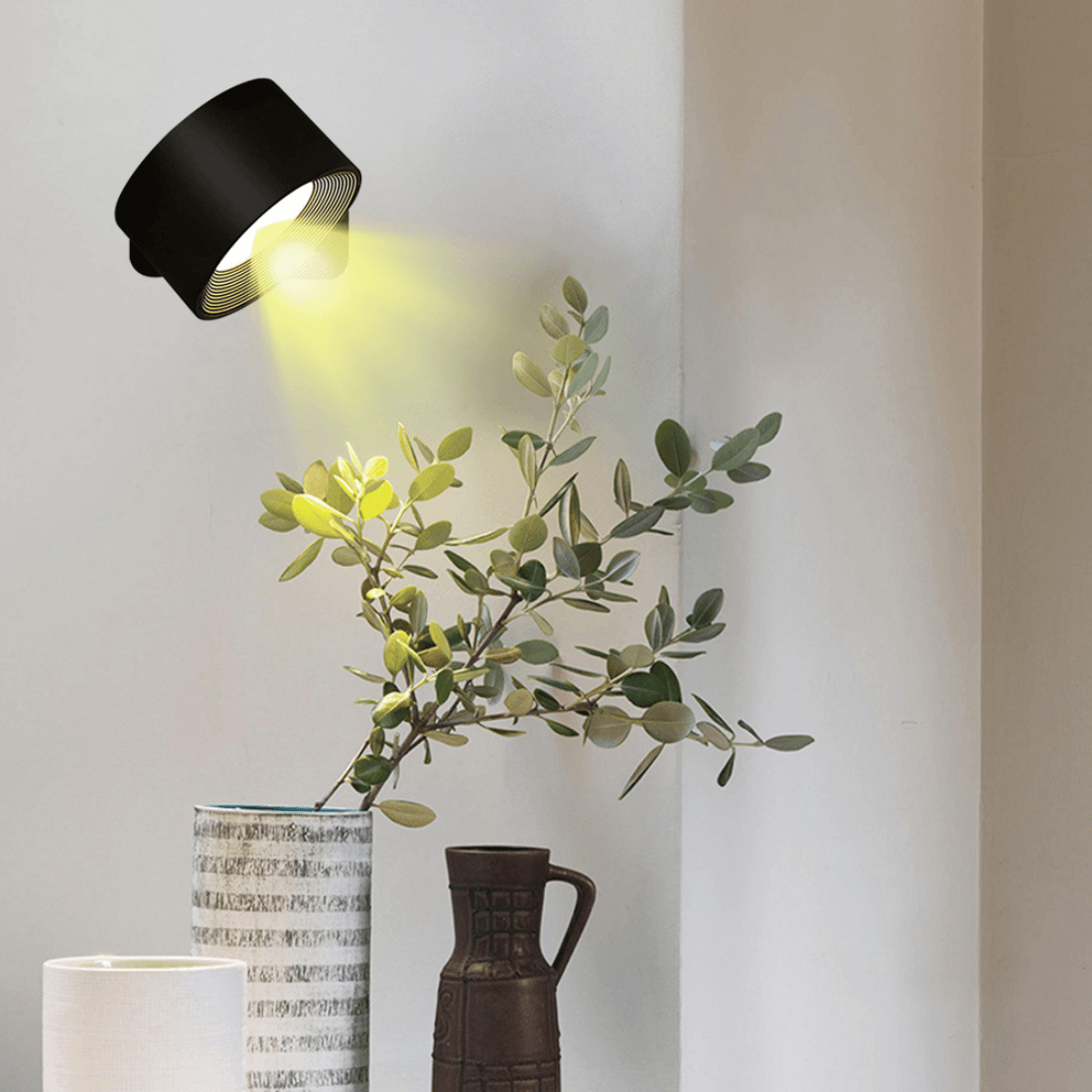 Chic and Stil | 360° rechargeable wireless wall lamp