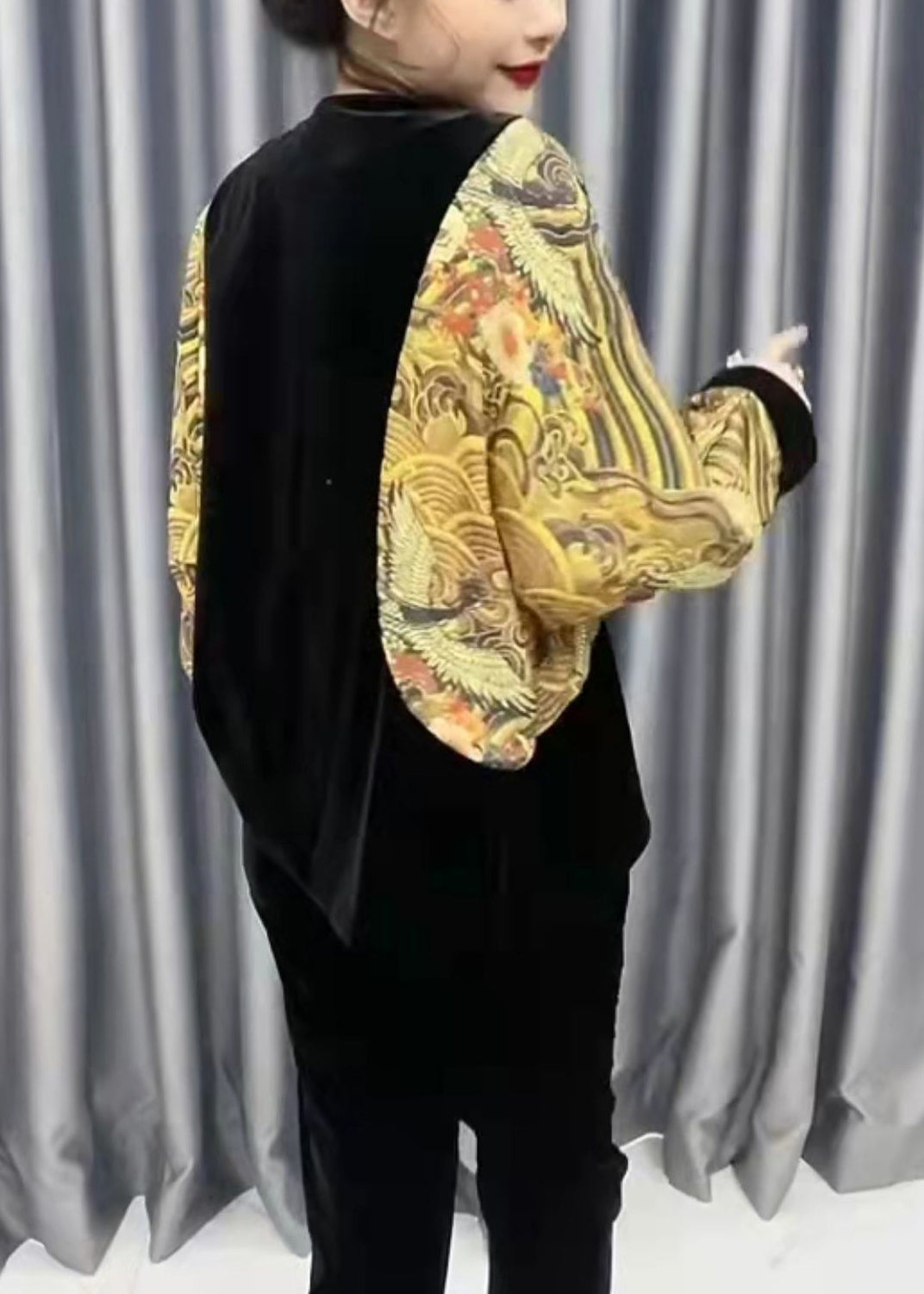 Chic und Stil | Crop jackets and pants with yellow V-neck patchwork silk velvet print Two-piece set