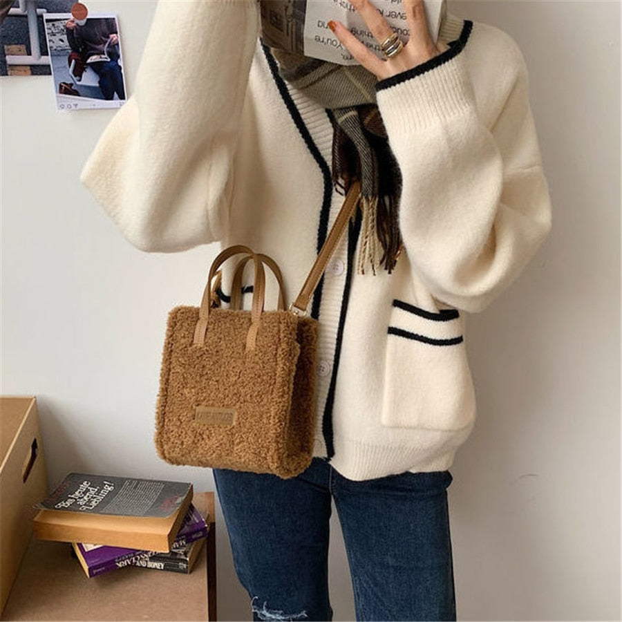 Chic und Stil | Sac à main Teddy - Parfait pour accompagner ton manteau Teddy
