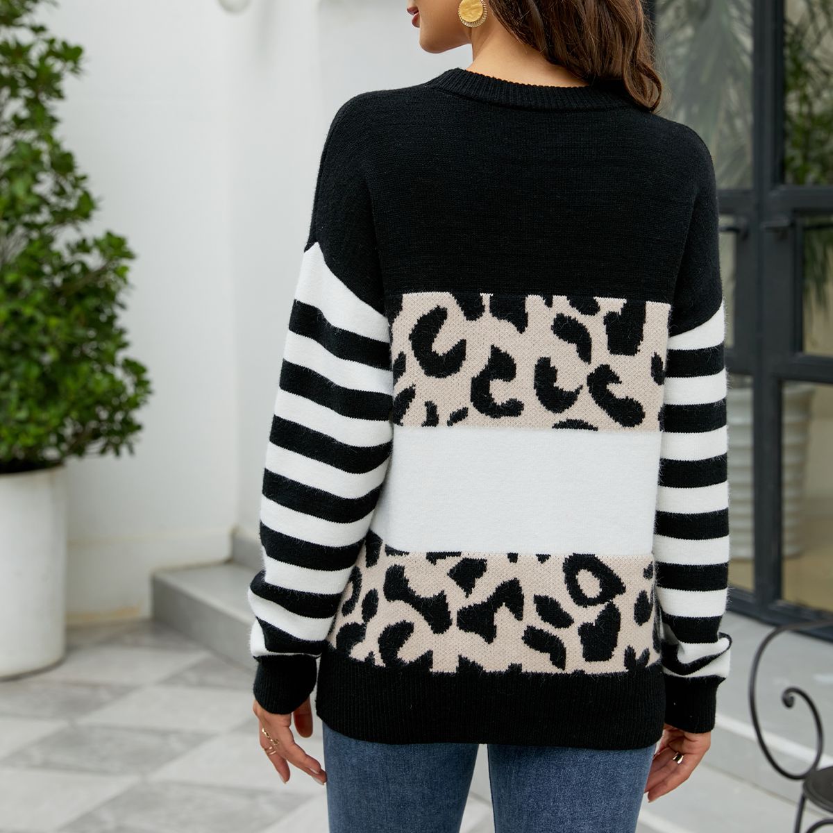 Pull féminin à motifs animaliers et manches rayées Chic und Stil