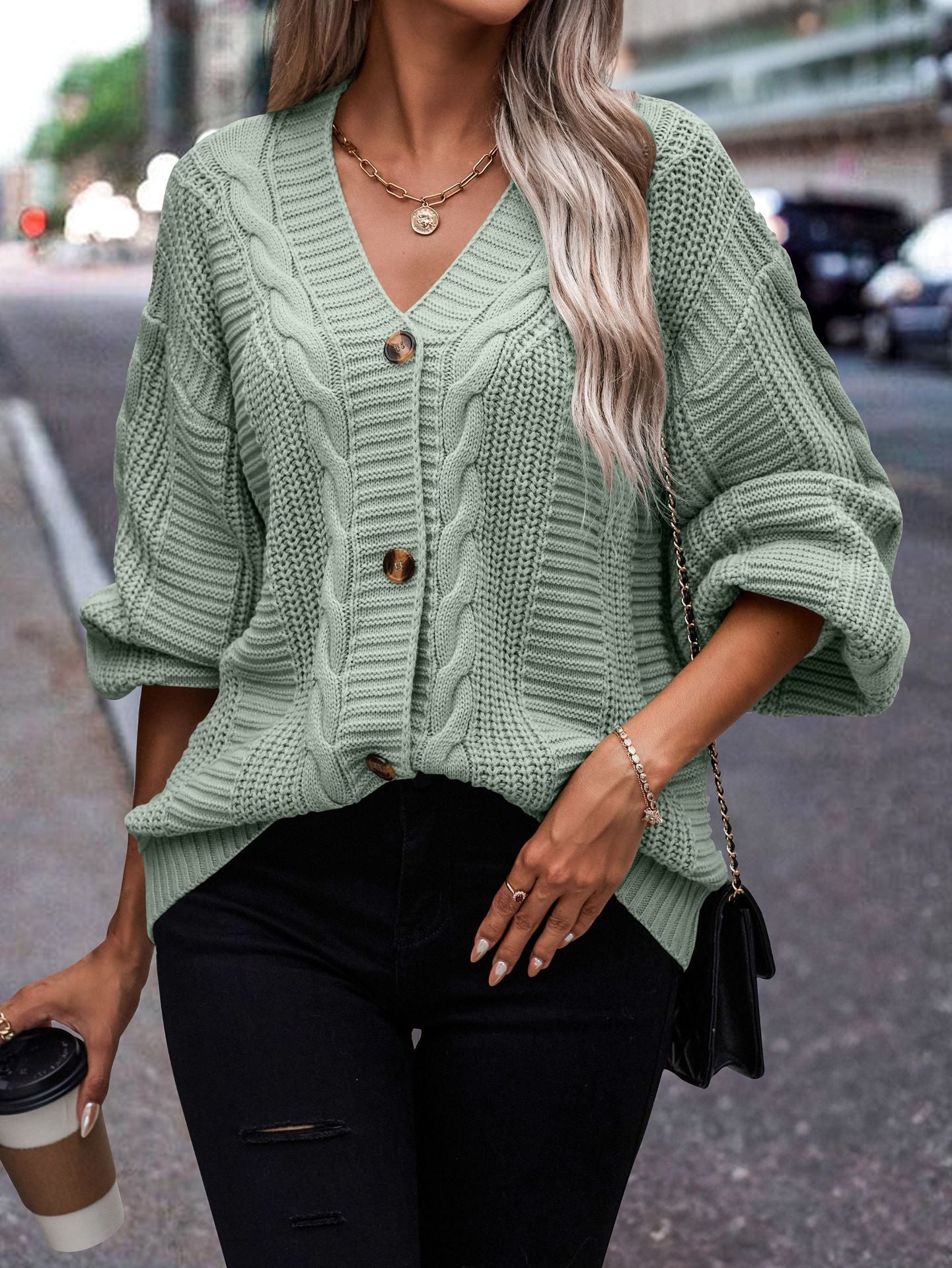 Cardigan en tricot à motifs en torsades pour femmes avec détail de bouton Chic und Stil