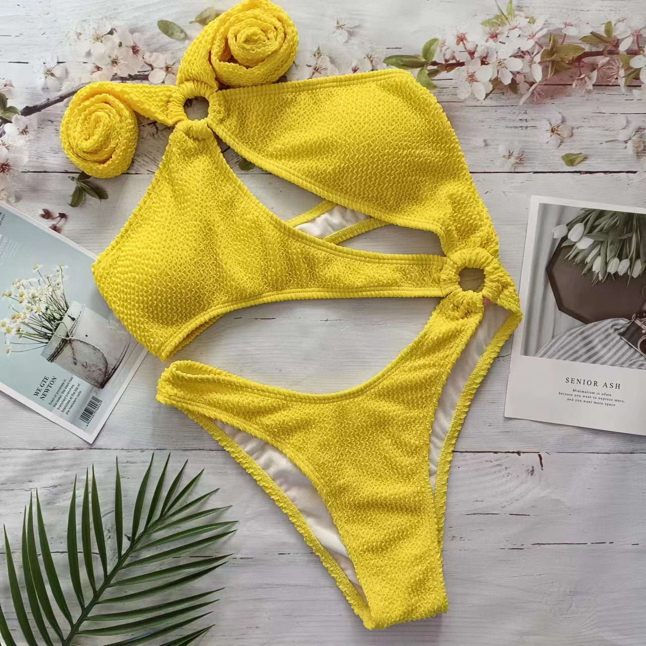 Bikini taille haute pour femmes avec des découpes tendance et lien Chic und Stil