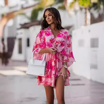 Robe mini froncée flirty pour femmes avec détail enveloppant Chic und Stil