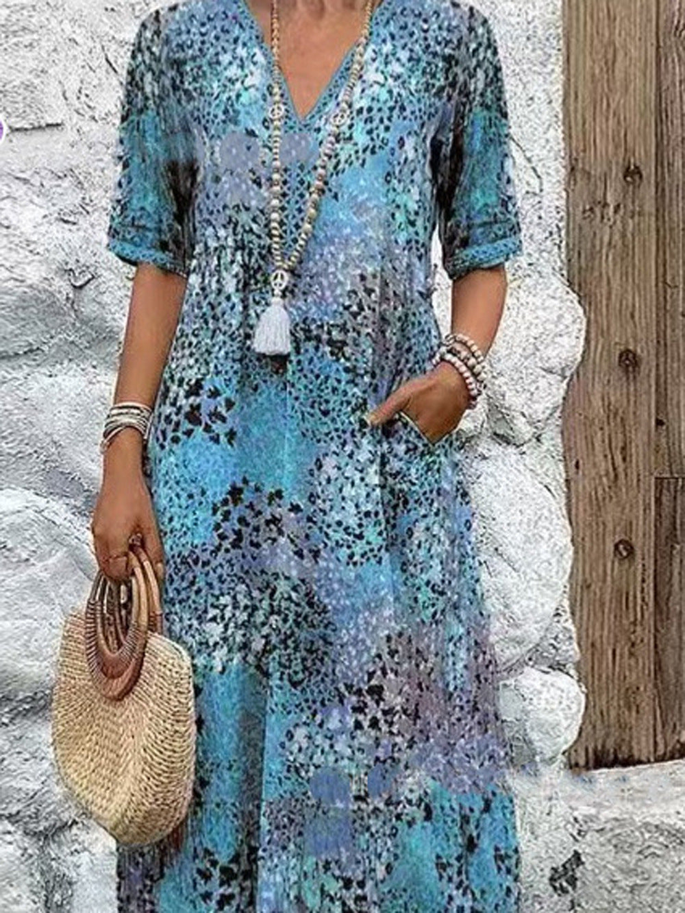 Robe maxi femme avec décolleté en V et poches latérales pratiques Chic und Stil