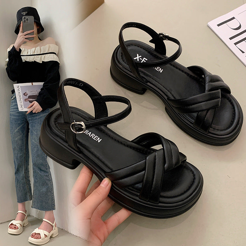 Sandales pour femmes avec des bretelles croisées élégantes et un talon bloc confortable Chic und Stil