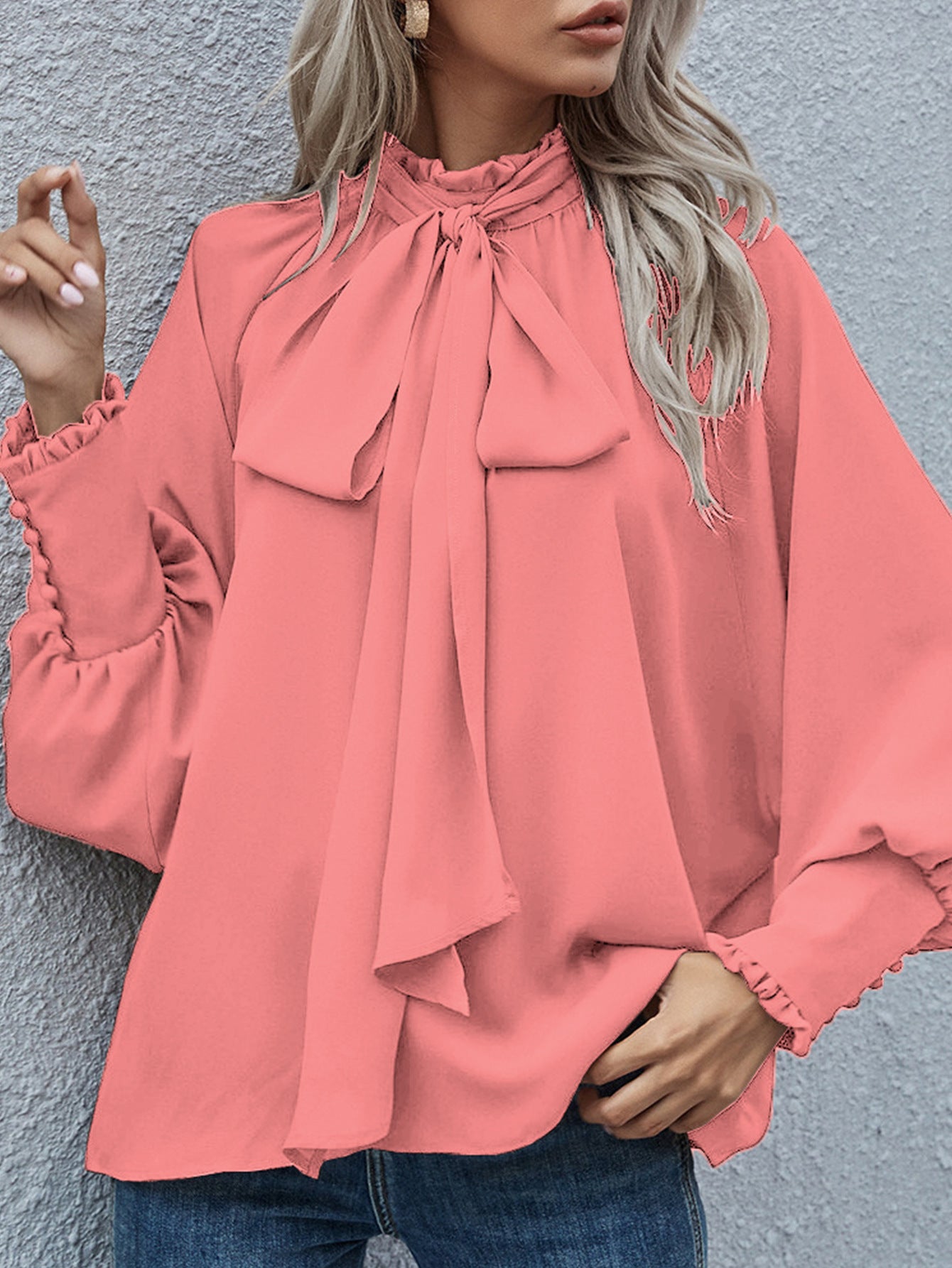Chemisier femme avec col à nœud et manches volumineuses Chic und Stil