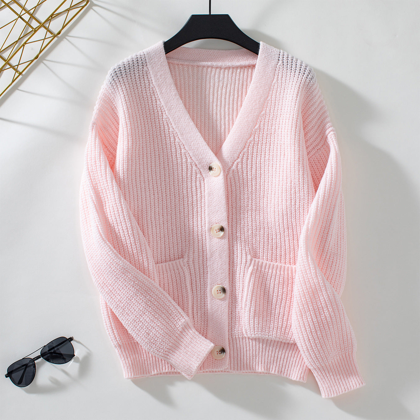 Veste en tricot pour femmes avec décolleté en V profond et poches pratiques Chic und Stil
