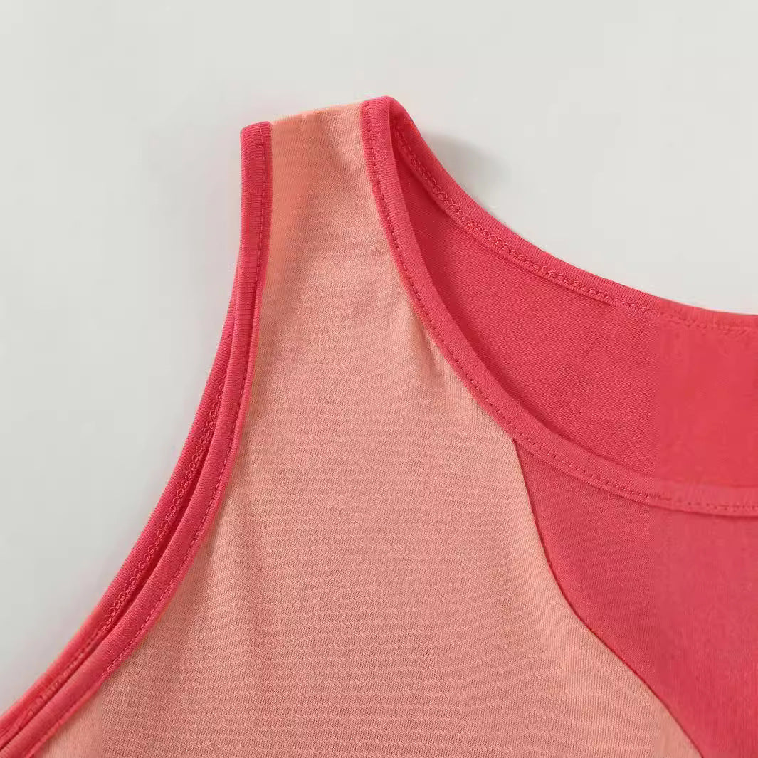 Top court pour femmes avec un design asymétrique et des accents sportifs Chic und Stil