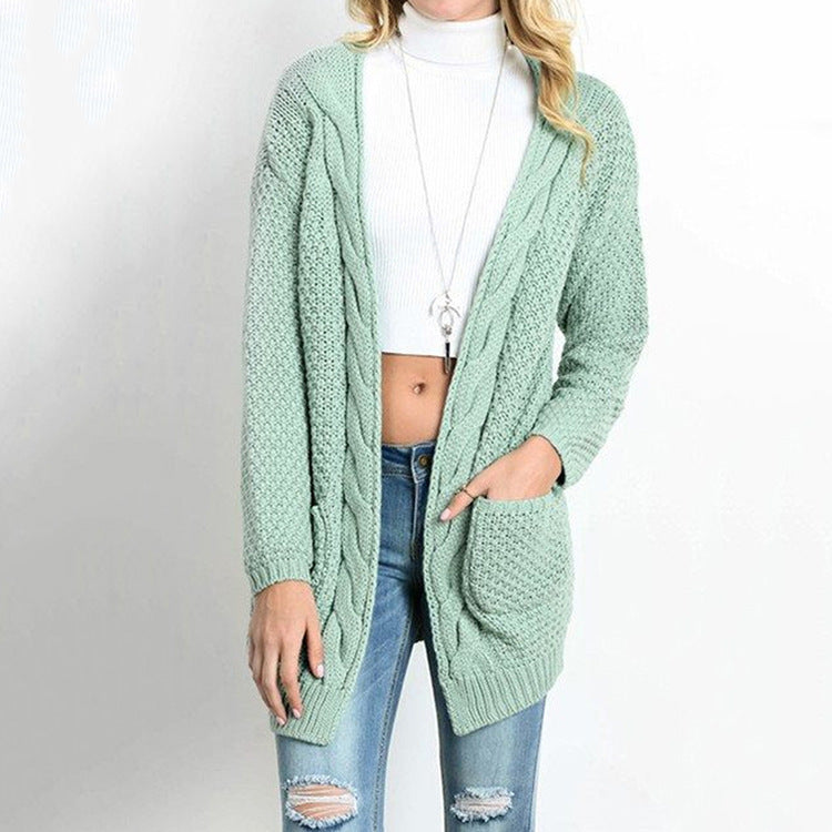 Veste en tricot pour femmes avec poches et structure à motifs en torsades détaillée Chic und Stil