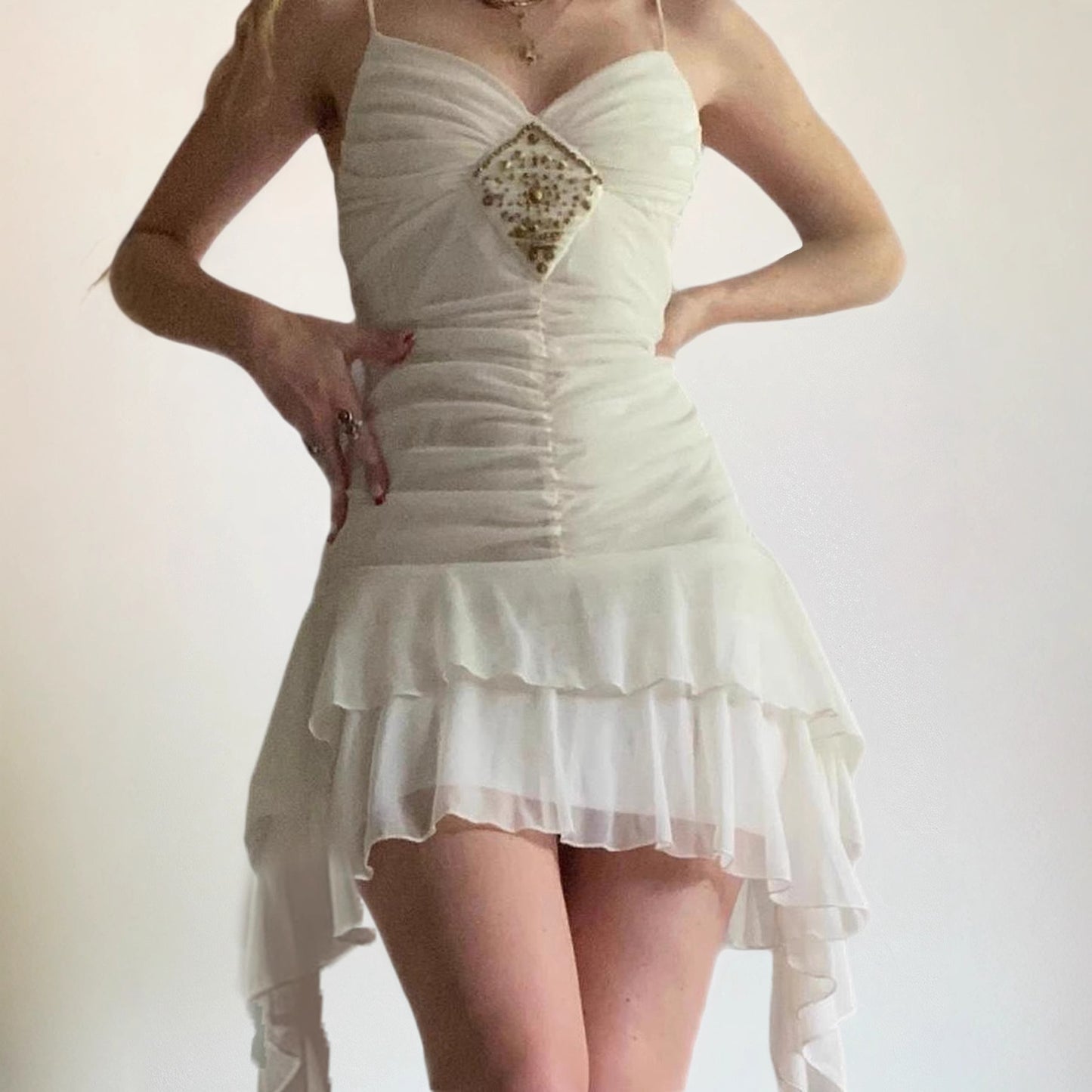 Dames Robe de soirée élégante avec des détails en volants et des bijoux scintillants Chic und Stil
