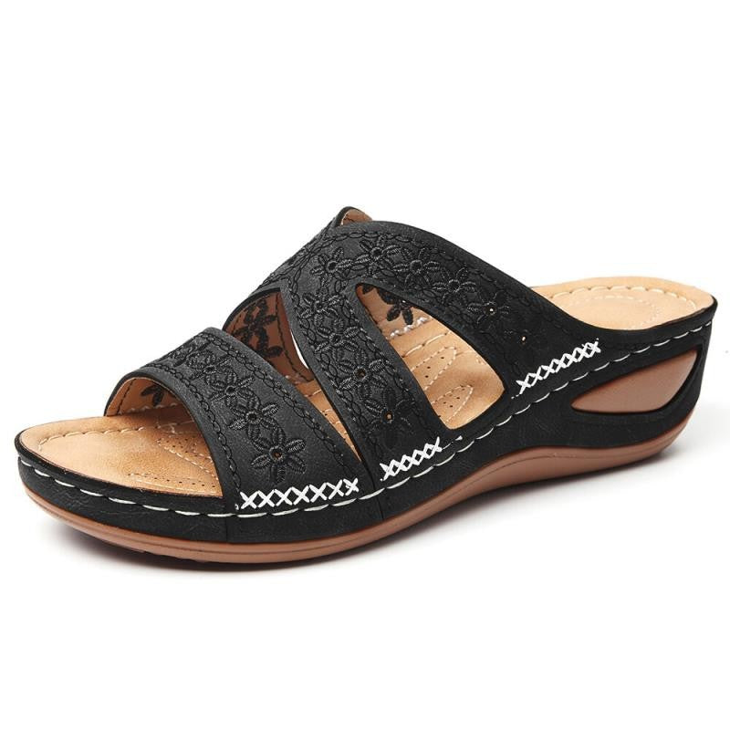 Sandales confort femmes avec design floral brodé et semelle ergonomique Chic und Stil