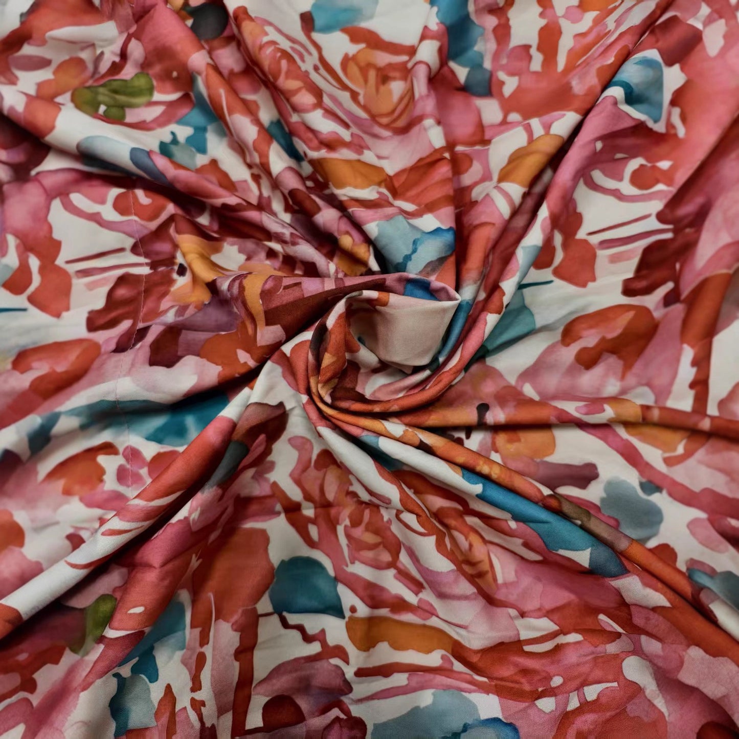 Robes maxi pour femmes avec un imprimé floral coloré et un léger décolleté en V Chic und Stil