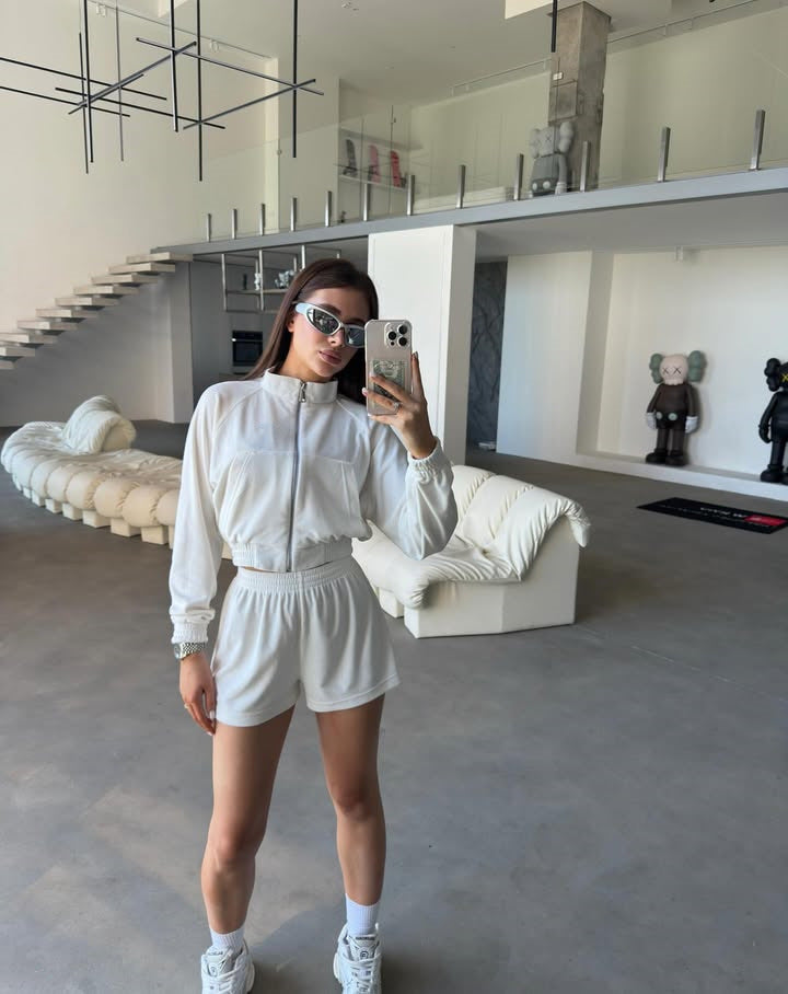 Ensemble de vestes de loisirs sportives et de shorts pour femmes en matériau léger Chic und Stil