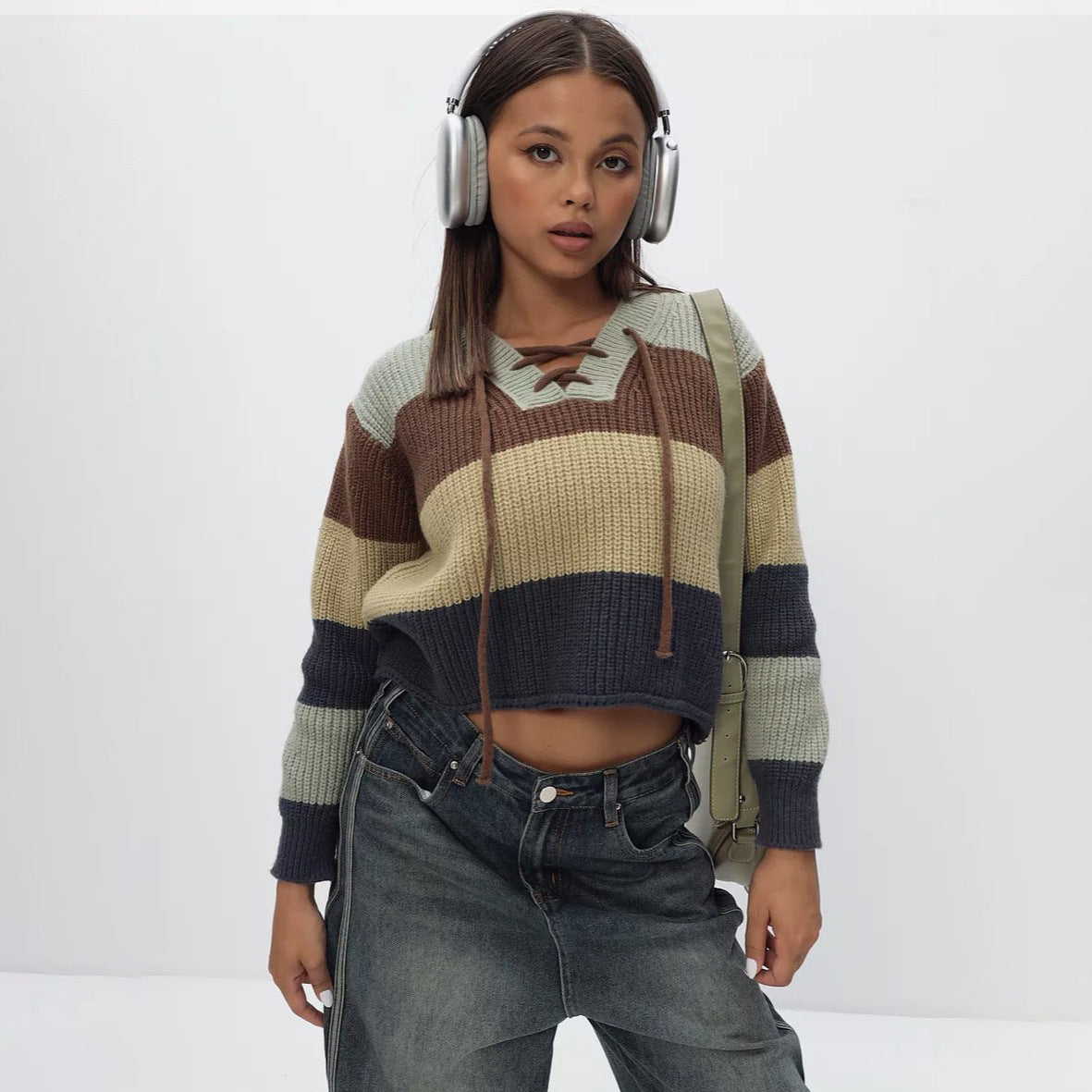 Pull en maille pour femmes avec un décolleté en V décontracté et un détail de lacet décoratif Chic und Stil