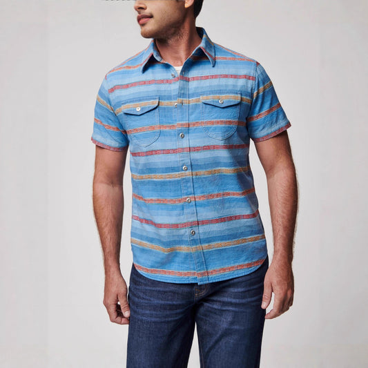 Chemise à manches courtes pour hommes avec des motifs rayés variés et des poches poitrine pratiques Chic und Stil