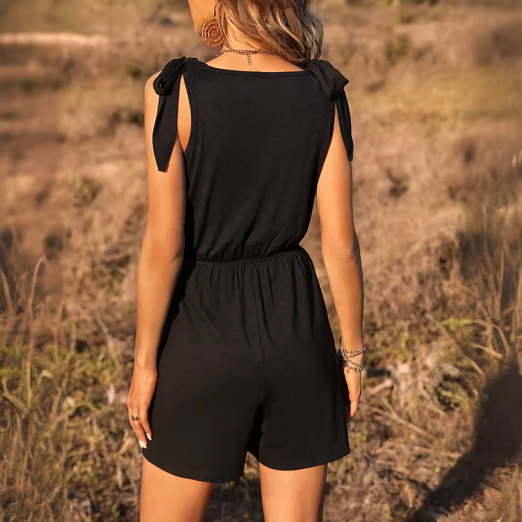 Combinaison pour femmes avec des détails de nœuds ludiques et des fermetures à boutons pratiques Chic und Stil