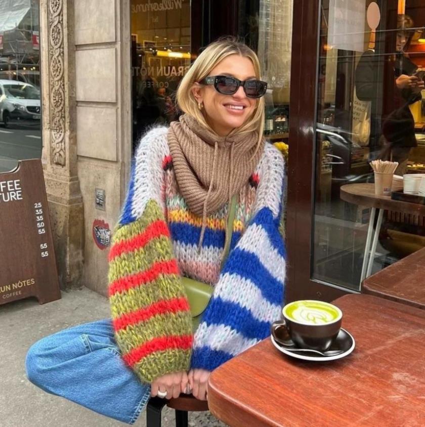 Pull-over en grosse maille pour femmes avec motif en zigzag coloré et coupe ample Chic und Stil