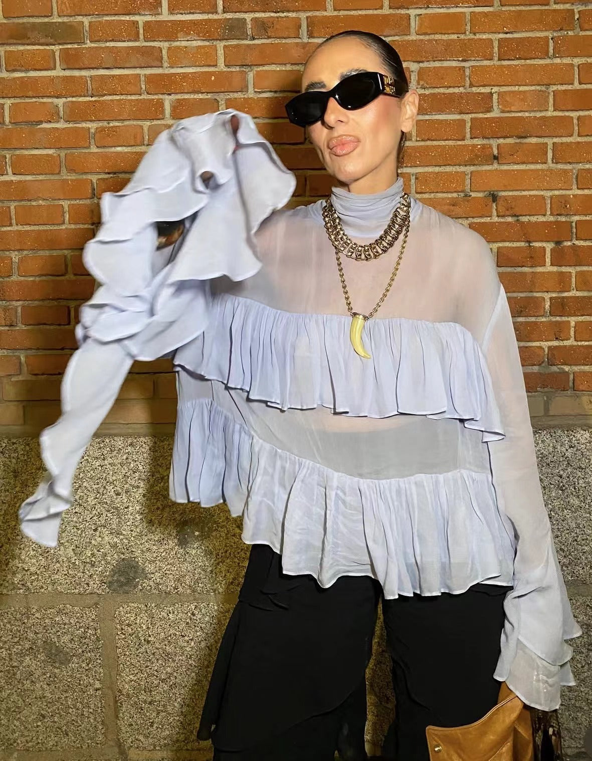 Chemisier à volants fluide pour femmes avec des détails élégants Chic und Stil