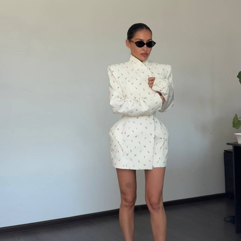 Robe blazer tendance pour femmes avec design floral et coupe cintrée Chic und Stil