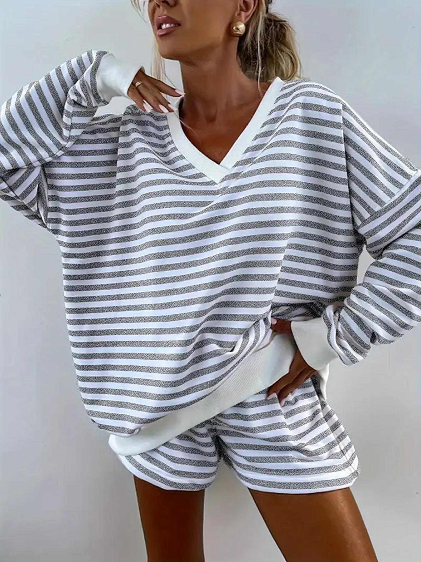 Dames Haut de sport à rayures avec shorts courts Chic und Stil