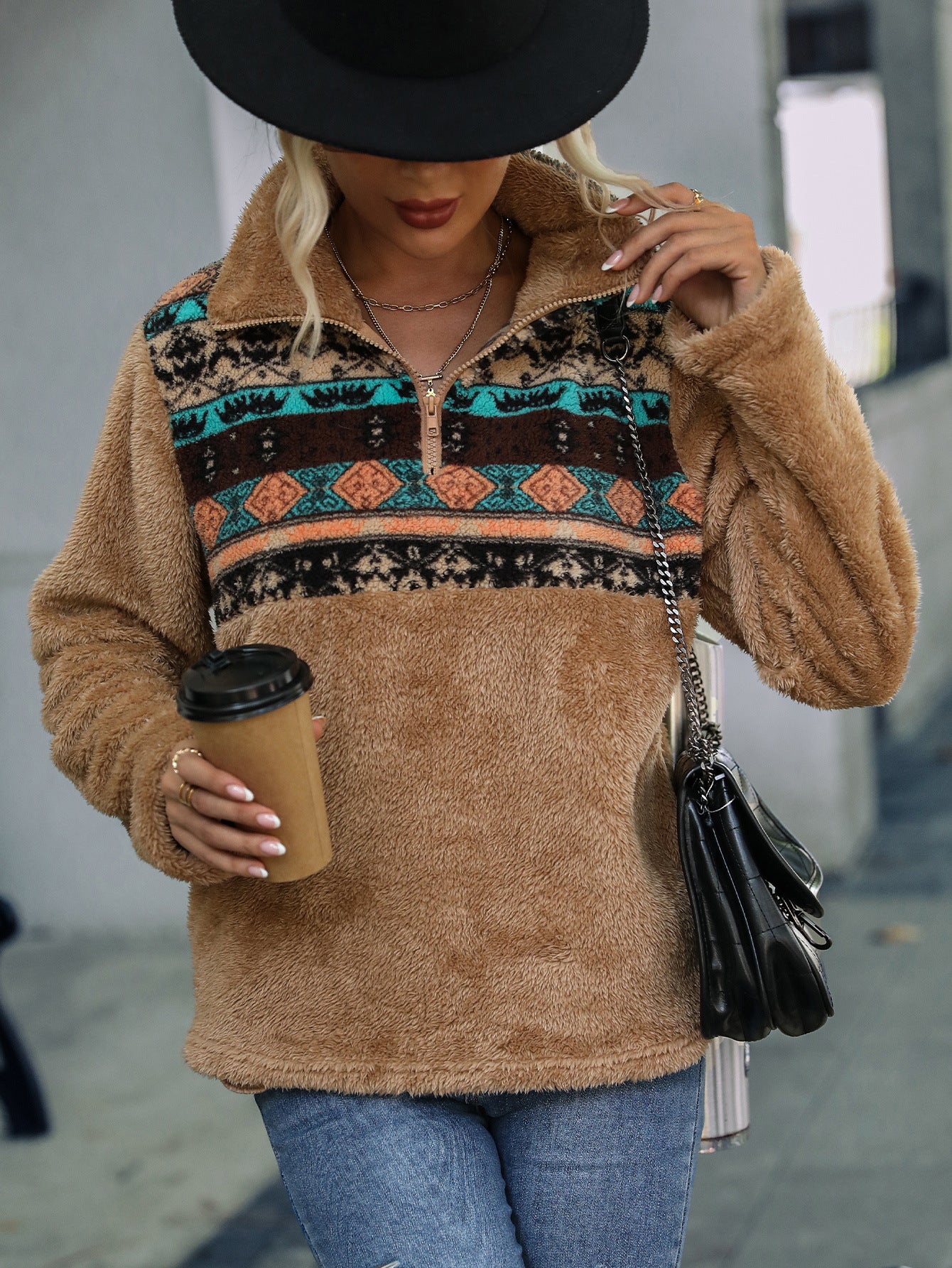 Pull fleece pour femmes avec fermeture éclair décorative et motif moderne Chic und Stil