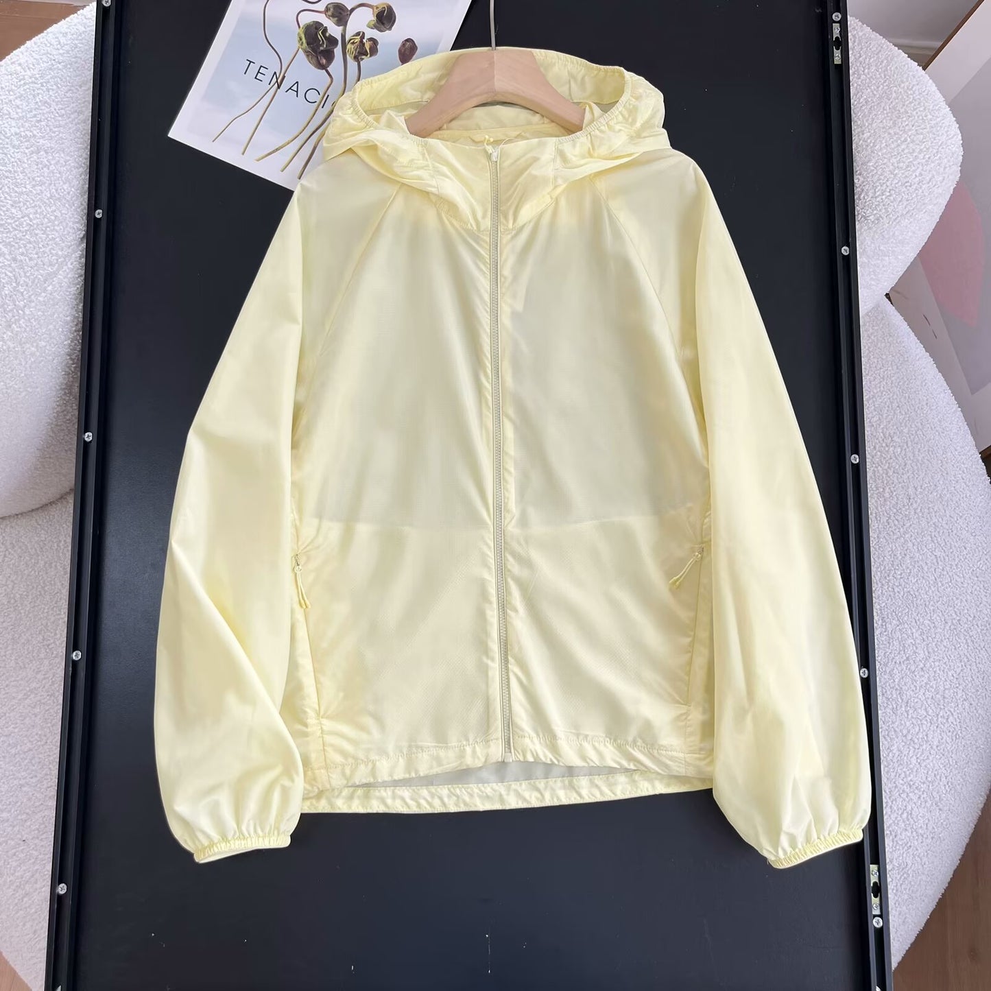 Veste de transition femme coupe-vent avec col à capuche ajustable Chic & Stil