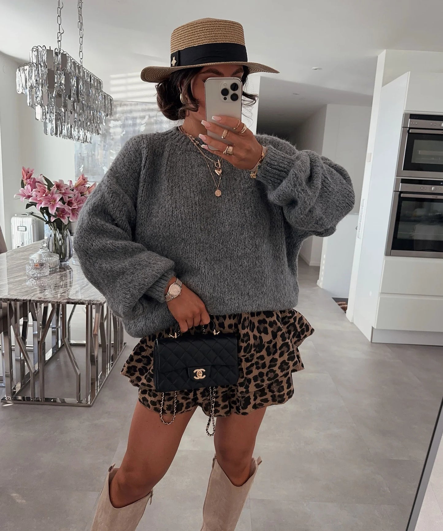 Pull en tricot pour femmes avec des manches volumineuses et une texture fine Chic und Stil