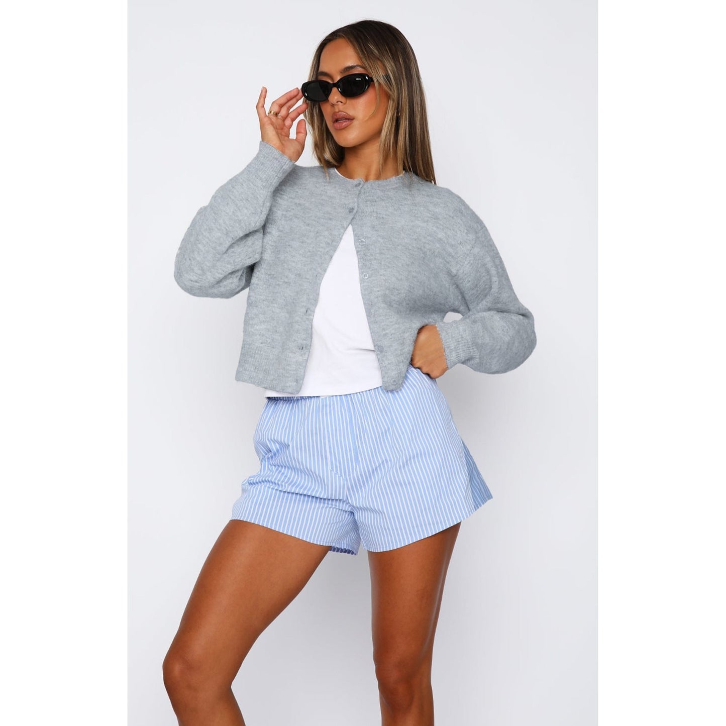 Cardigan cropped tricoté pour femmes avec fermeture à bouton Chic und Stil